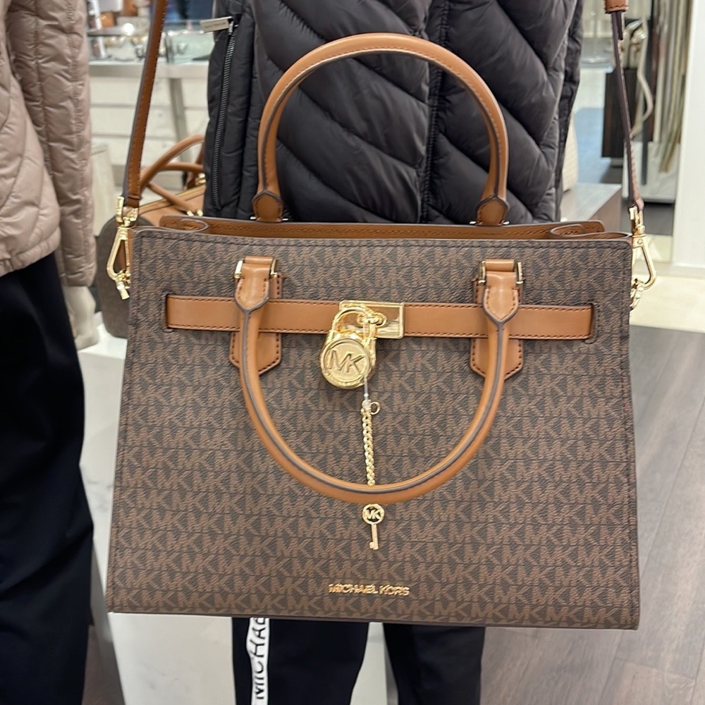 MICHAEL KORS 
Hamilton Medium Logo Satchel
Brown Signature
NWT
